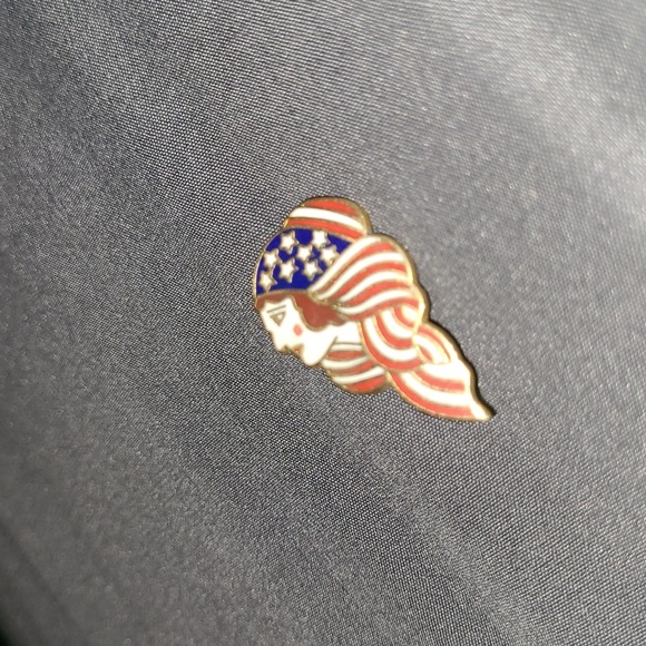 Vintage Patriotic Lapel Pin / Brooch - Picture 5 of 12